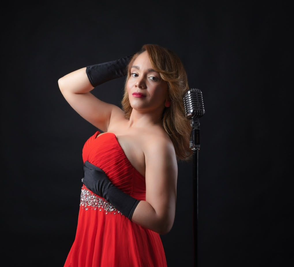 Flor Canela Woman Singer Santiago